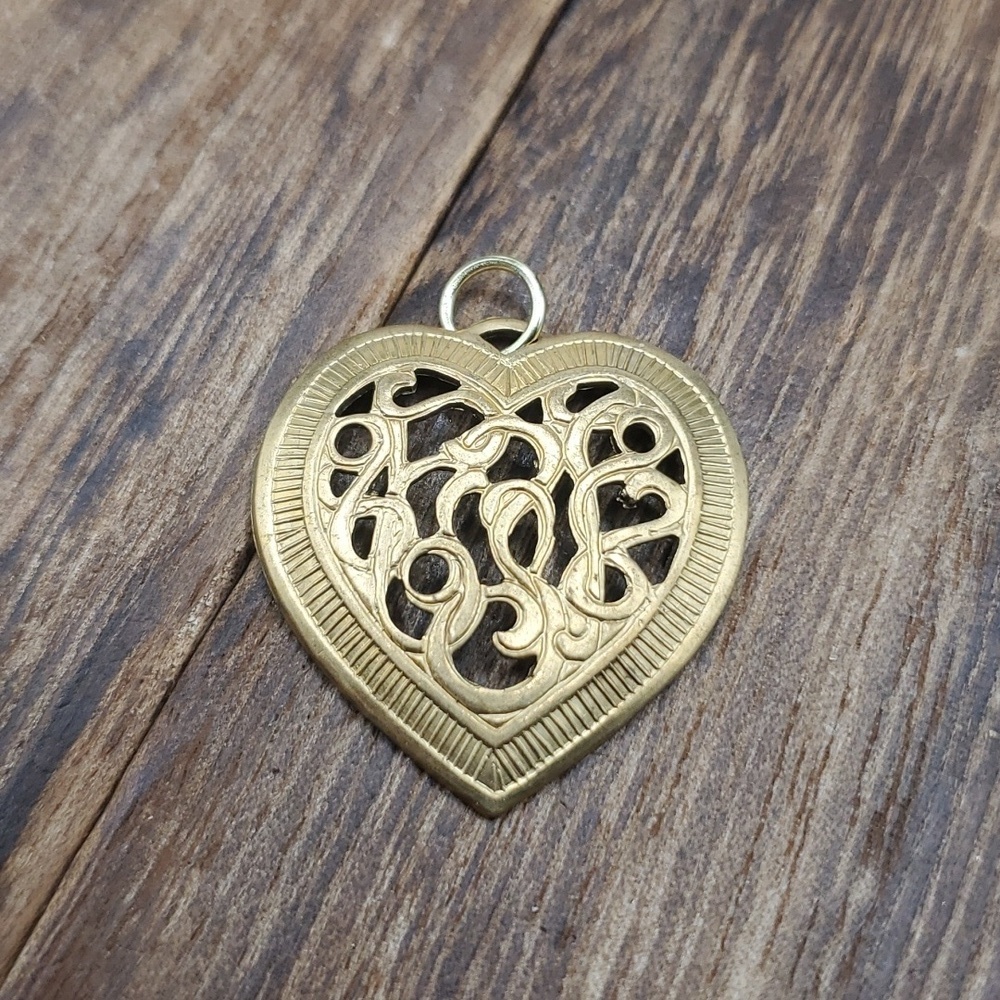 Vermeil‎ openwork regency heart pendant